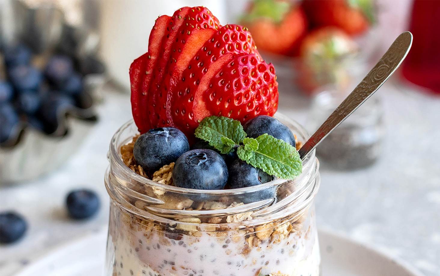 Overnight Oats & Berries - Cardenas Markets